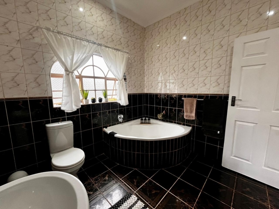 4 Bedroom Property for Sale in Safari Gardens North West